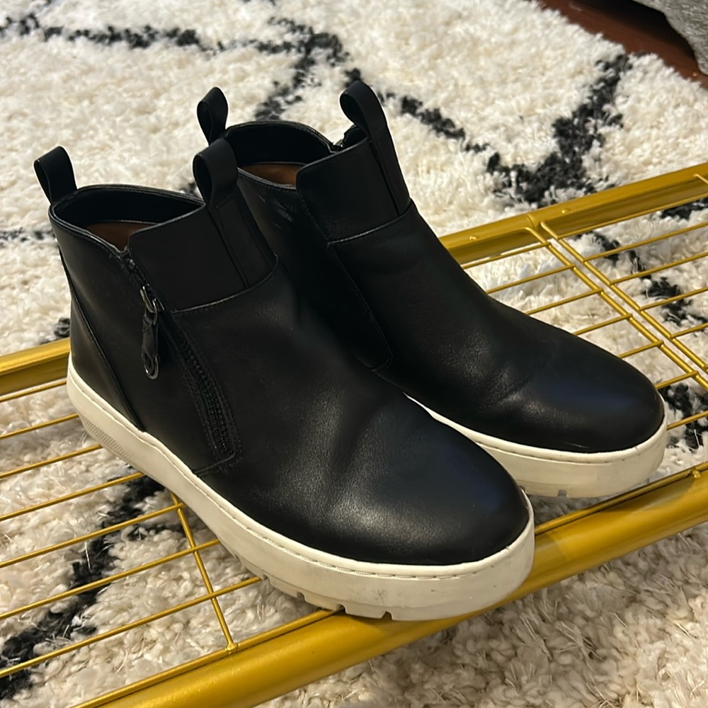Vionic Black Zip Up Boot , Size 6